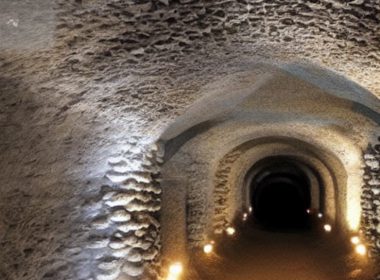Rzymskie cmentarze nie są jedynymi miejscami, gdzie można znaleźć podziemne katakumby